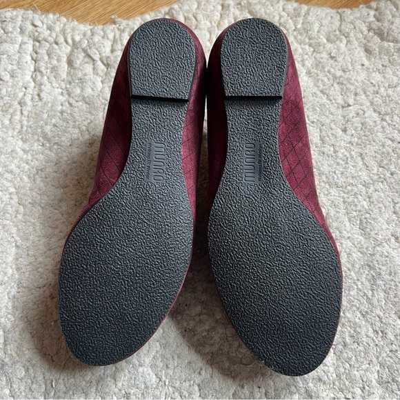 Munro: Burgundy Quilted Suede Tasseled "Tallie" Hidden Wedge Loafer Size 9.5 WW - Picture 5 of 9